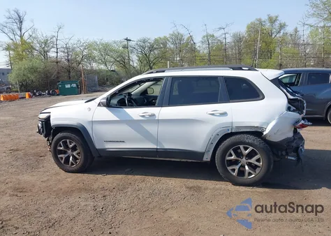 2017 Jeep Cherokee Trailhawk L Plus 4X4 from USA, damaged, VIN 1C4PJMBS4HD239959